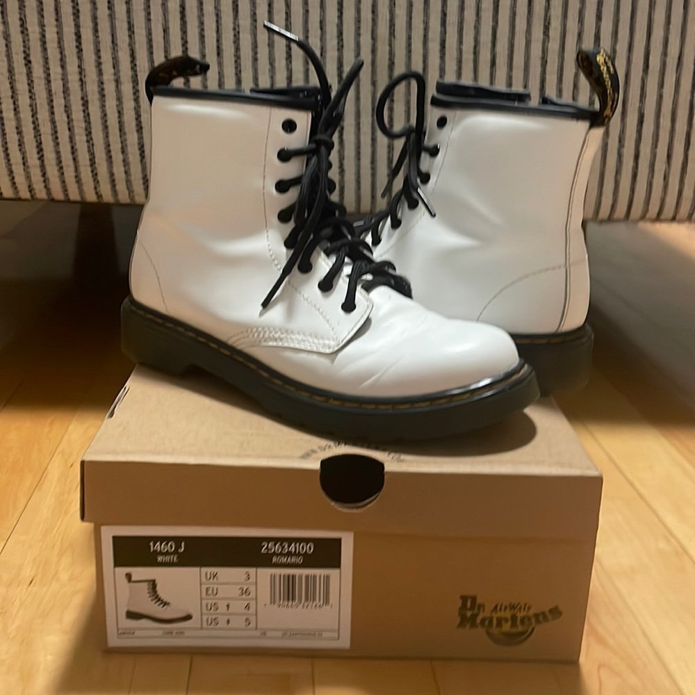 Dr. Martens Romario Boots